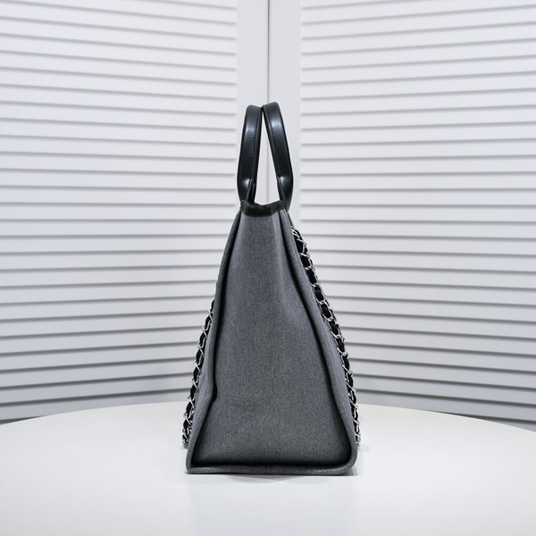 シャネルバッグ背面デザイン